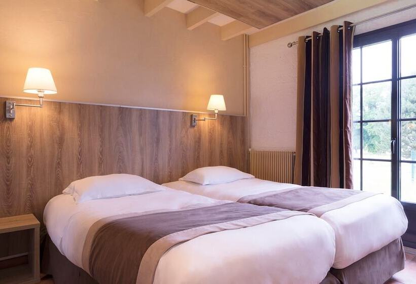 Номер Комфорт, Hôtel Restaurant Les Coquelicots, The Originals Relais