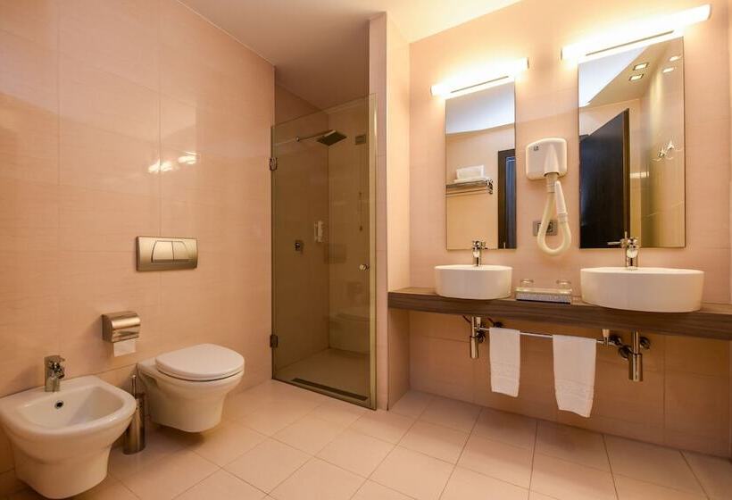 스위트, Sky Hotel Tirana