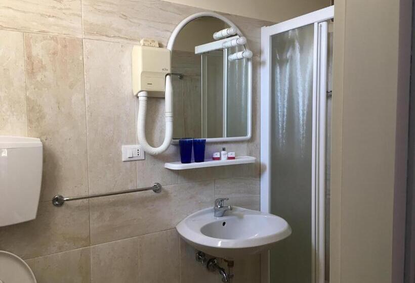 Четырехместный Номер Стандарт с Балконом, La Maison By Hotel Aldebaran