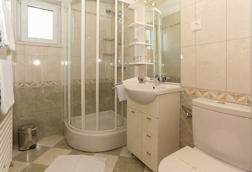 آپارتمان لوکس 1 خوابه, Aparthotel Astoria