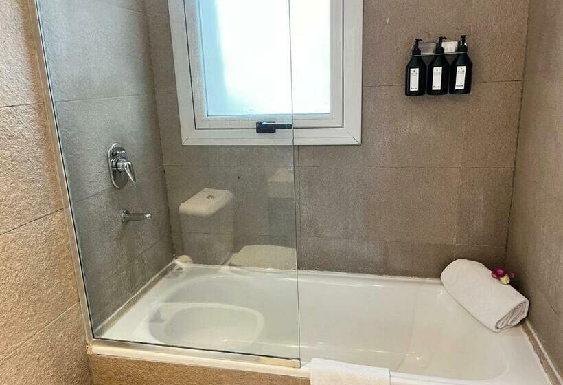 سوئیت با بالکن, Awwa Suites & Spa