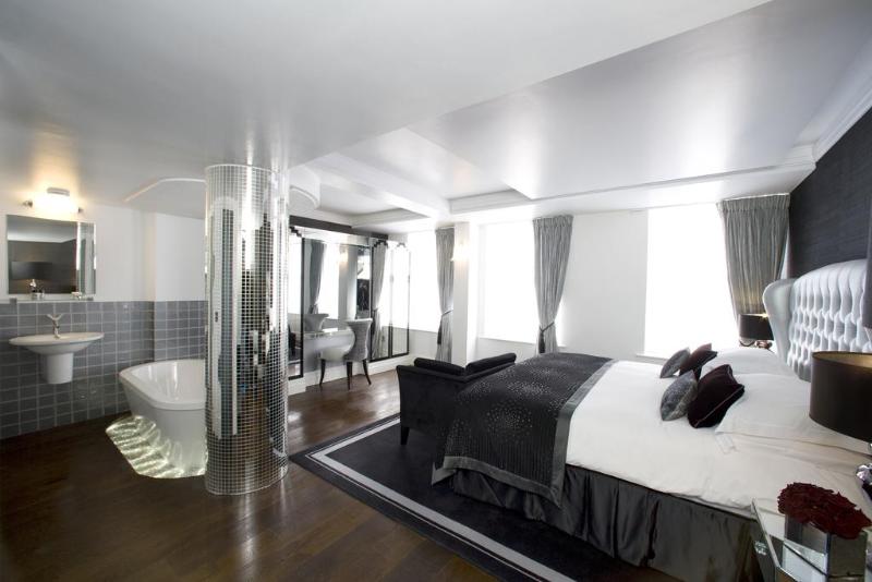 Полулюкс, Karma Sanctum Soho
