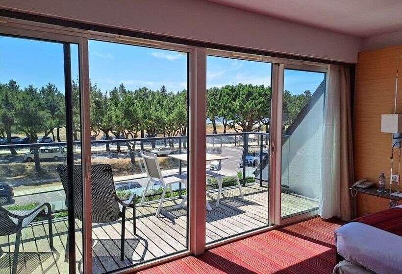 اتاق لوکس با چشم‌انداز دریا, Le Churchill Hôtel & Spa