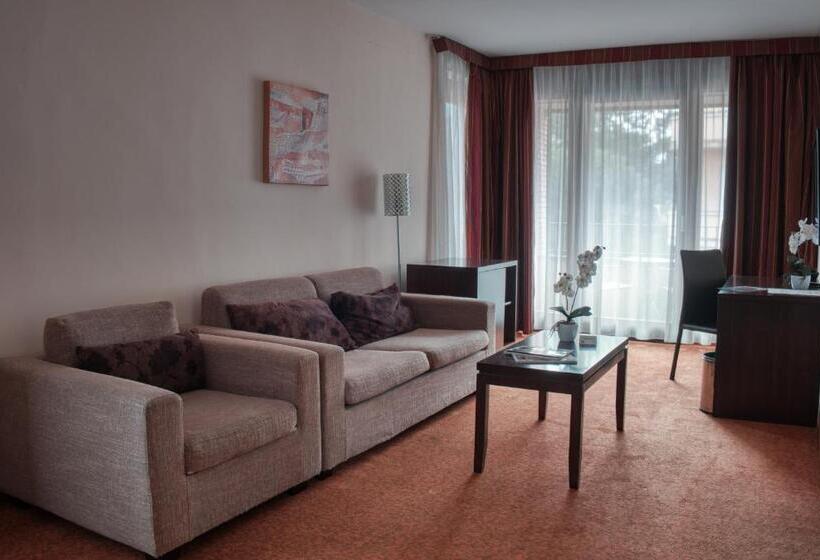 Standard Studio, Regnum Residence