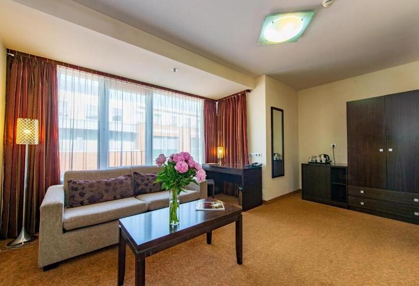 Standard Studio, Regnum Residence
