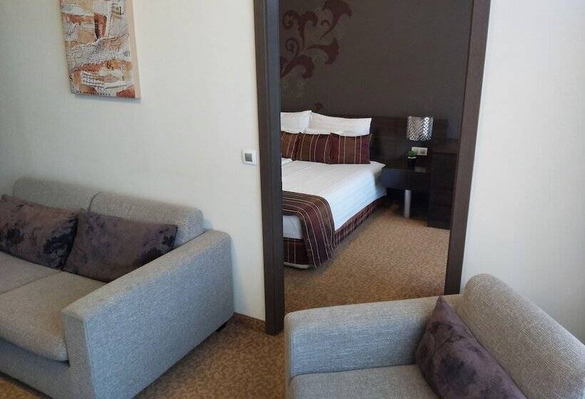 Suite, Regnum Residence