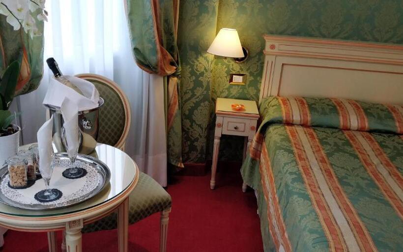 اتاق کلاسیک سه تخته, Villa Delle Palme