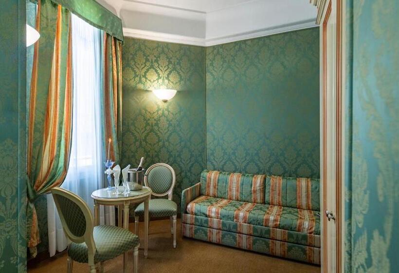 اتاق کلاسیک سه تخته, Villa Delle Palme