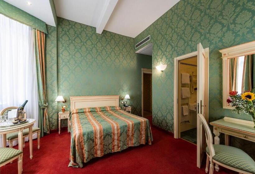 اتاق کلاسیک سه تخته, Villa Delle Palme