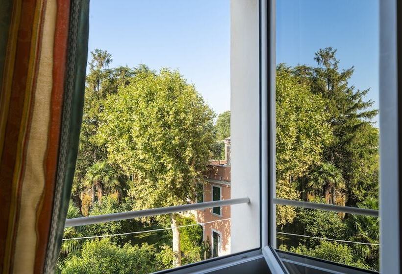 اتاق اکونومی, Villa Delle Palme