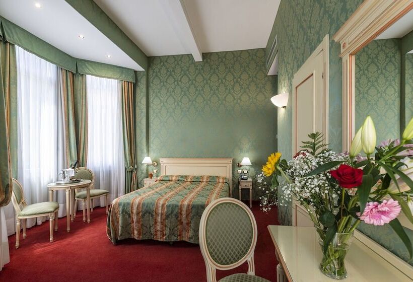 اتاق کلاسیک سه تخته, Villa Delle Palme