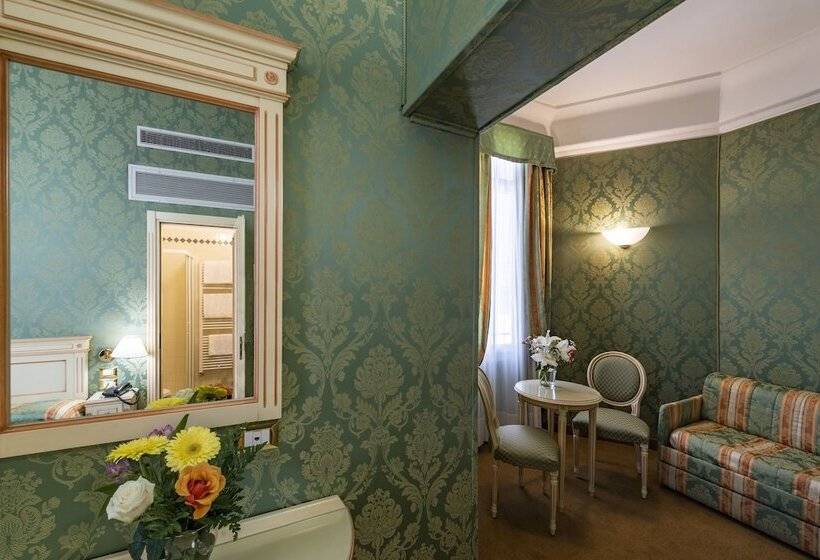 اتاق کلاسیک سه تخته, Villa Delle Palme
