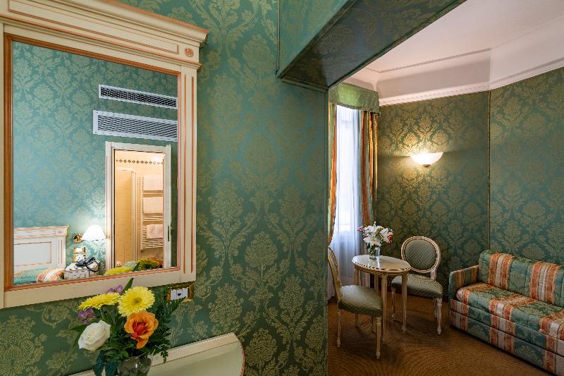 اتاق کلاسیک سه تخته, Villa Delle Palme