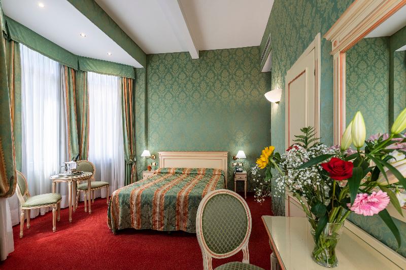 اتاق کلاسیک سه تخته, Villa Delle Palme
