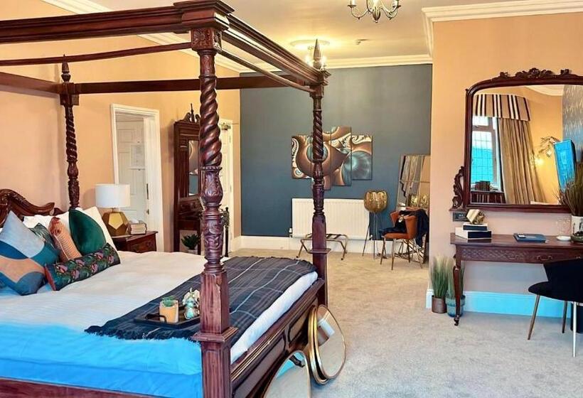 Президентский Люкс, De Rougemont Manor Hotel & Suites