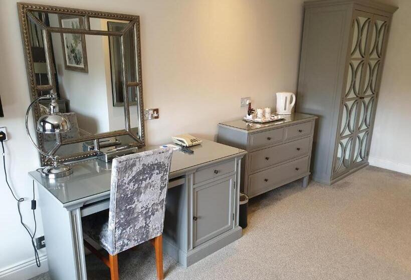Номер Deluxe, De Rougemont Manor Hotel & Suites