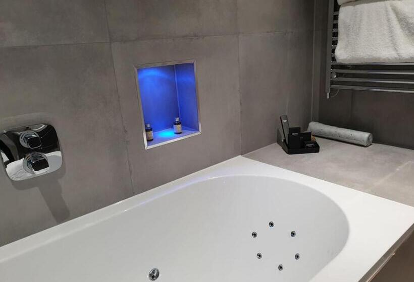 Люкс Superior, De Rougemont Manor Hotel & Suites