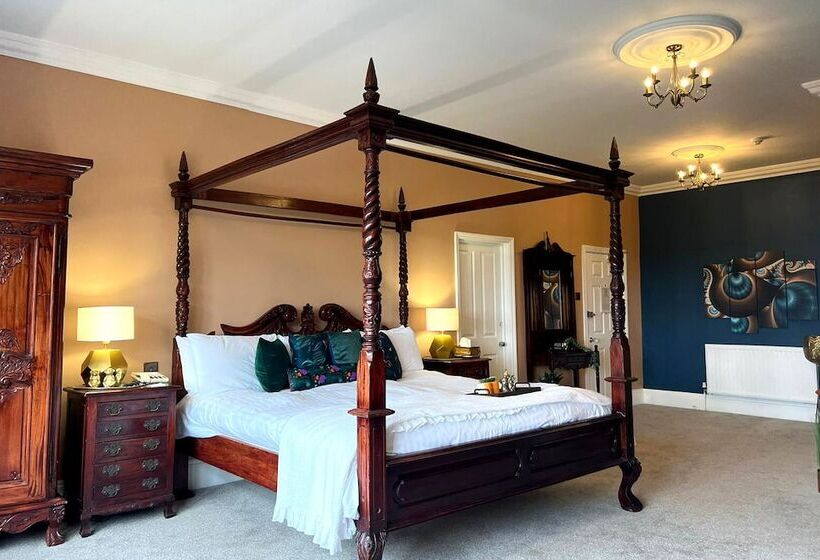Президентский Люкс, De Rougemont Manor Hotel & Suites