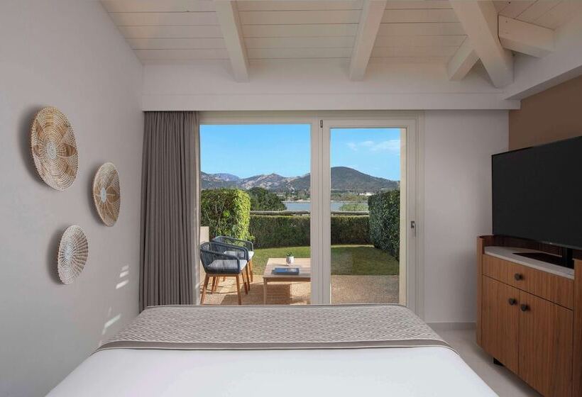 デラックスファミリールーム, Baia Di Chia Resort Sardinia, Curio Collection By Hilton