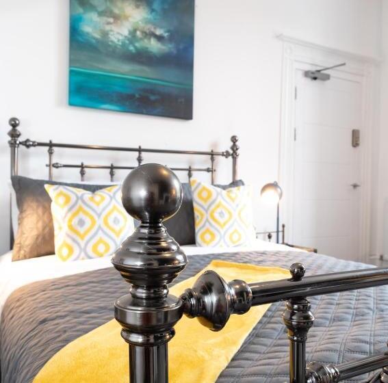 اتاق لوکس با تخت بزرگ, Bricksage Rooms, King S Lynn South Gate