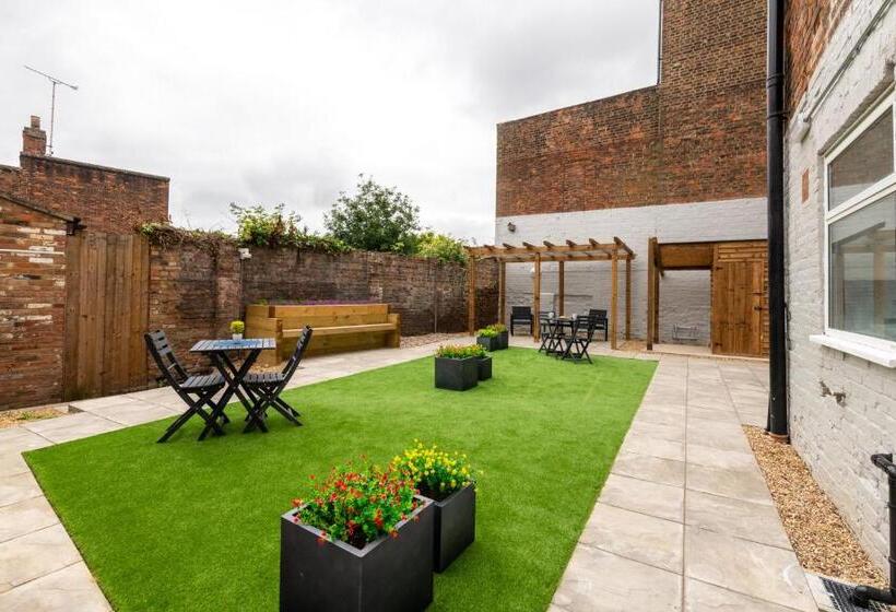 اتاق لوکس با تخت بزرگ, Bricksage Rooms, King S Lynn South Gate