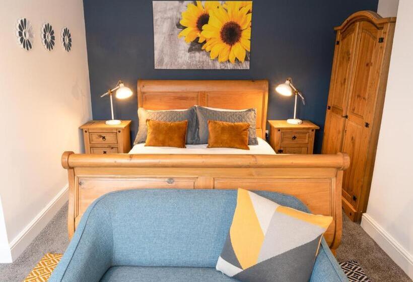 اتاق لوکس با تخت بزرگ, Bricksage Rooms, King S Lynn South Gate