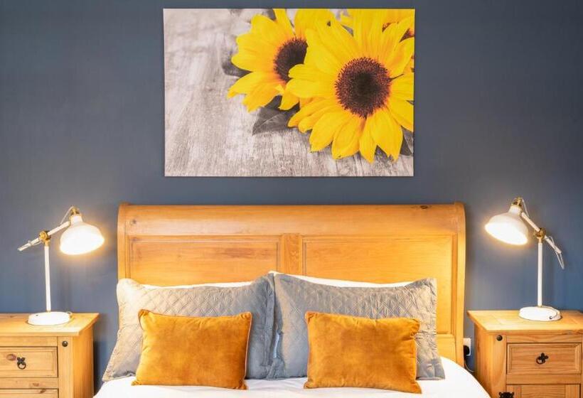 اتاق لوکس با تخت بزرگ, Bricksage Rooms, King S Lynn South Gate