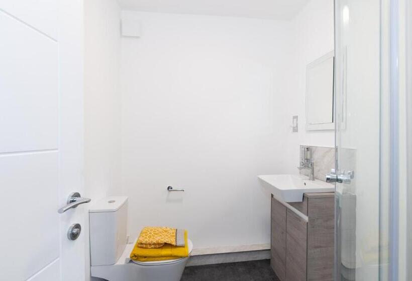 اتاق لوکس با تخت بزرگ, Bricksage Rooms, King S Lynn South Gate