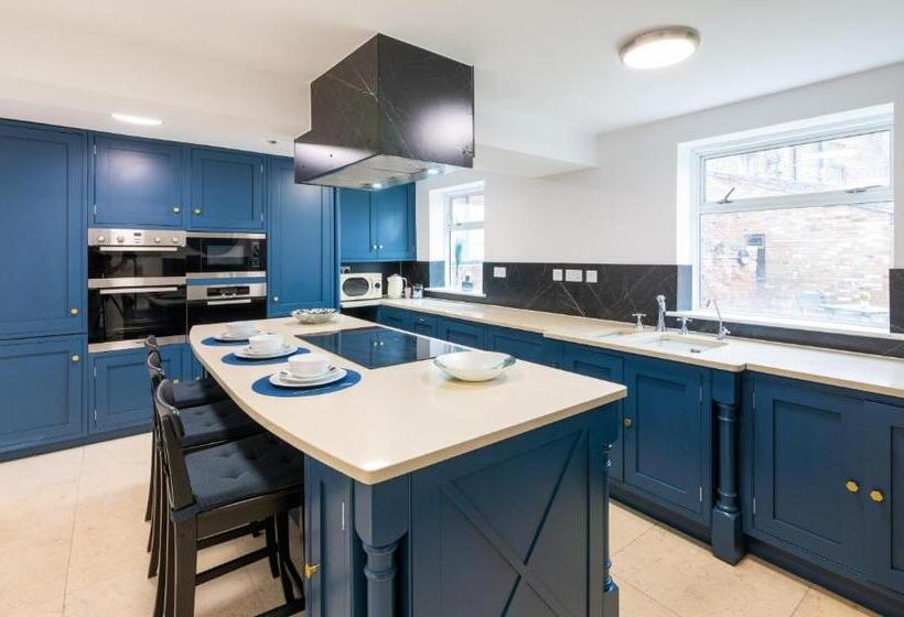 اتاق لوکس با تخت بزرگ, Bricksage Rooms, King S Lynn South Gate
