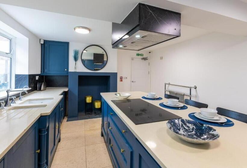 اتاق لوکس با تخت بزرگ, Bricksage Rooms, King S Lynn South Gate