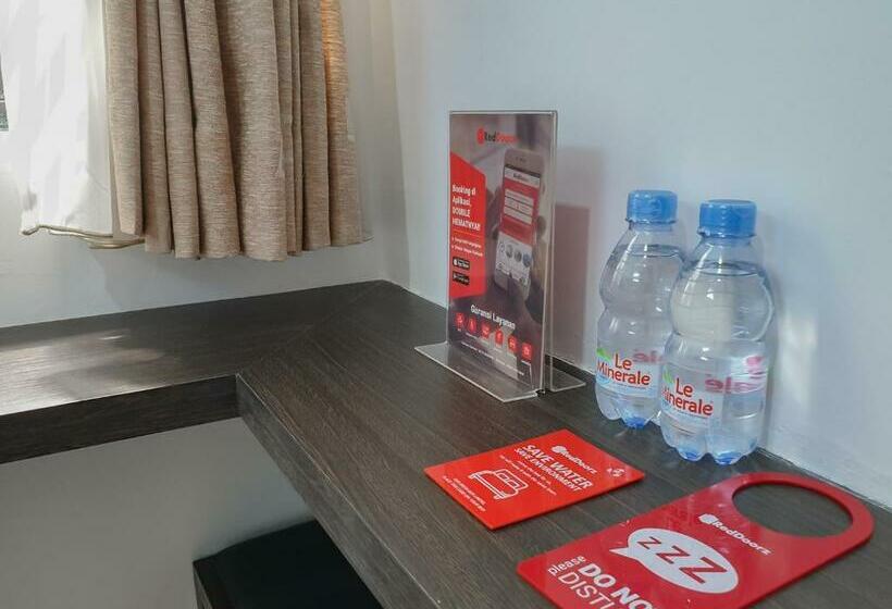 Номер Стандарт, Reddoorz Near Istana Plaza 3