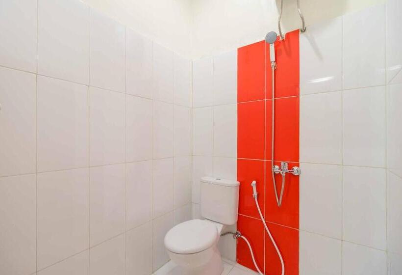 Номер Deluxe, Reddoorz Plus @ Setiabudi Medan 4