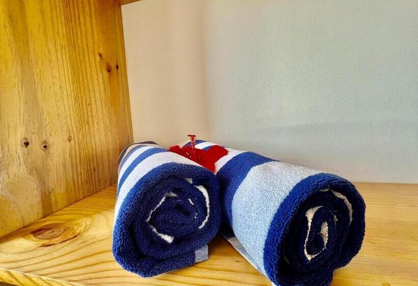 اتاق لوکس با چشم‌انداز دریا, Chikachika Beach B&b