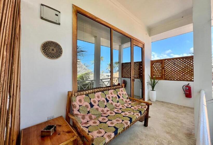 اتاق لوکس با چشم‌انداز دریا, Chikachika Beach B&b