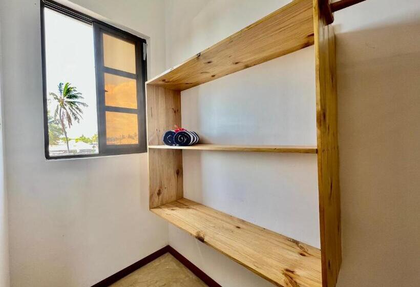 اتاق لوکس با چشم‌انداز دریا, Chikachika Beach B&b