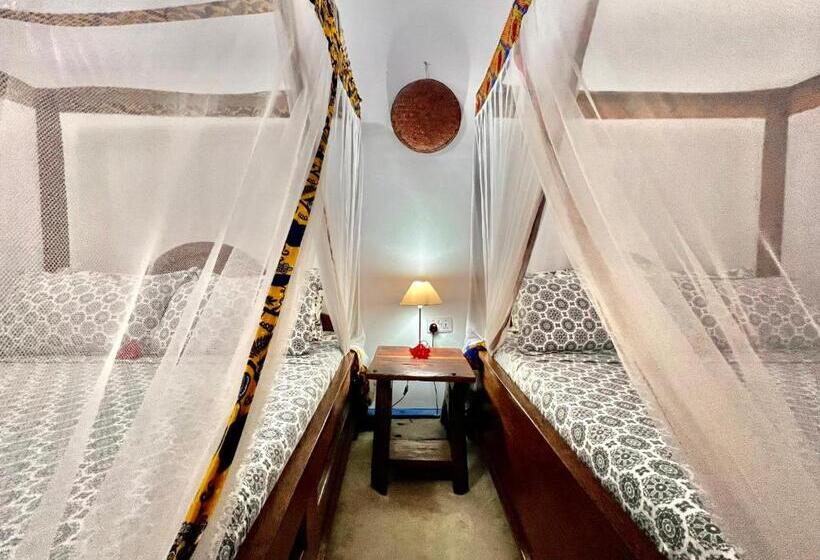اتاق استاندارد چهارنفره با چشم‌انداز باغ, Chikachika Beach B&b