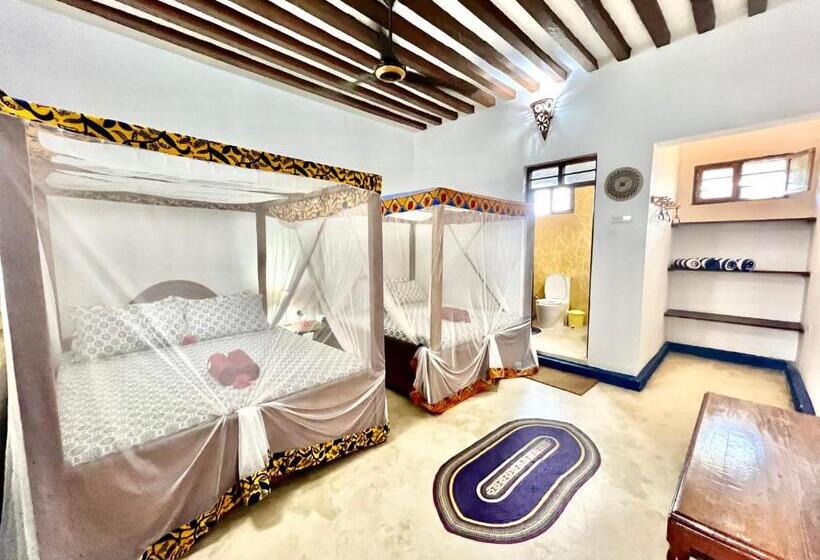 اتاق استاندارد چهارنفره با چشم‌انداز باغ, Chikachika Beach B&b