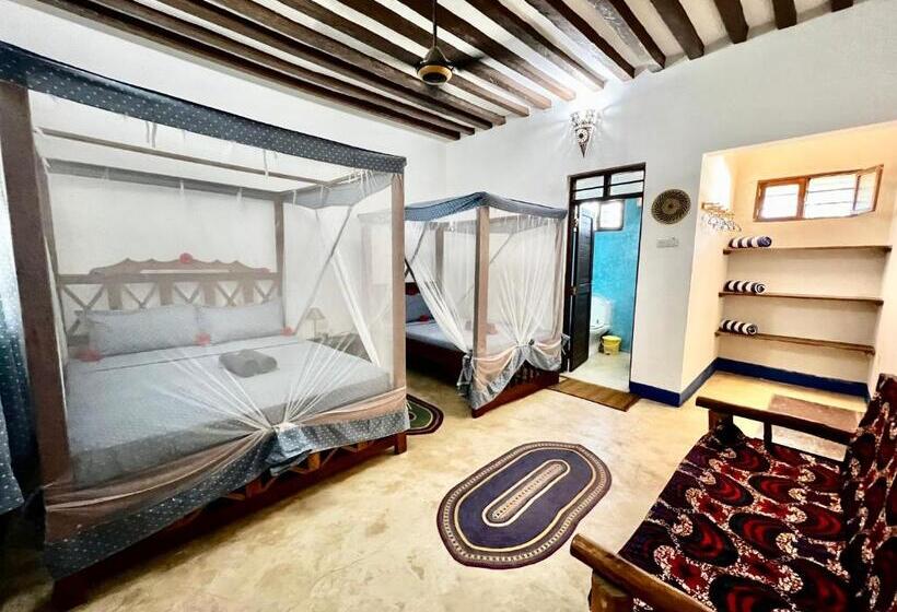 اتاق استاندارد سه تخته با چشم‌انداز باغ, Chikachika Beach B&b