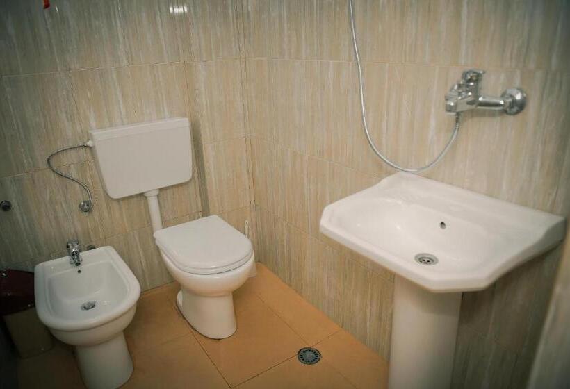חדר סטנדרט עם מרפסת, Hostel Central Shkoder