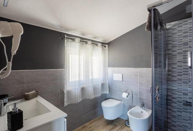 Семейный Номер, Cadoni Guest House