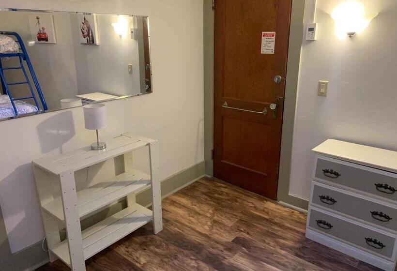 Семейный Номер, Brook Road Inn