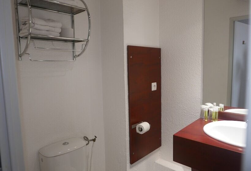 Семейный Номер, Abbatiale Hotel Grenoble Centre