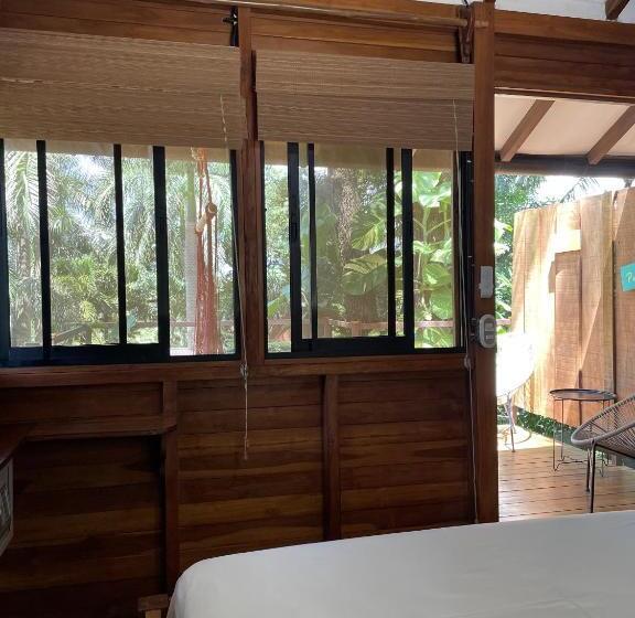 디럭스 방갈로, The Beach Bungalows   Yoga And Surf House   Adults Only