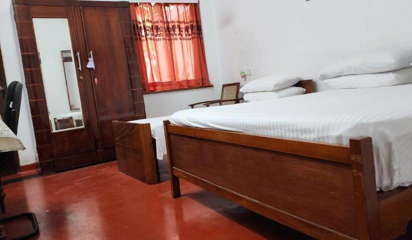 Номер Стандарт Трехместный, Charakama Guest Bungalow   Gampaha