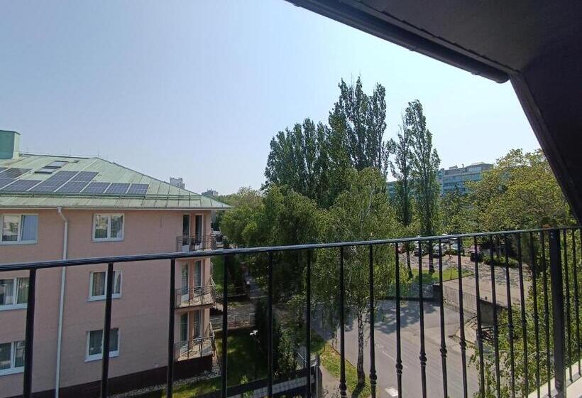 آپارتمان 1 خوابه با بالکن, Wegzen
