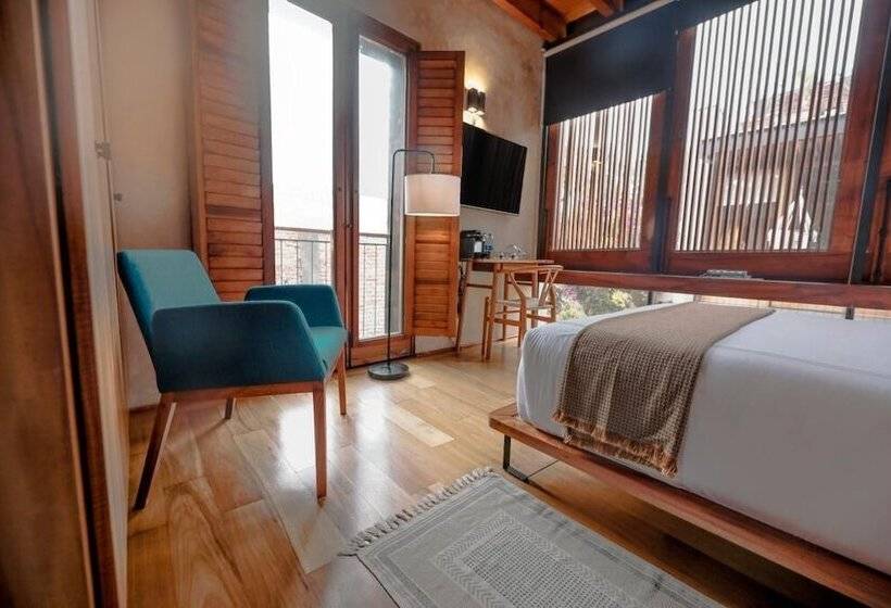 デラックスルーム, El Recinto Luxury