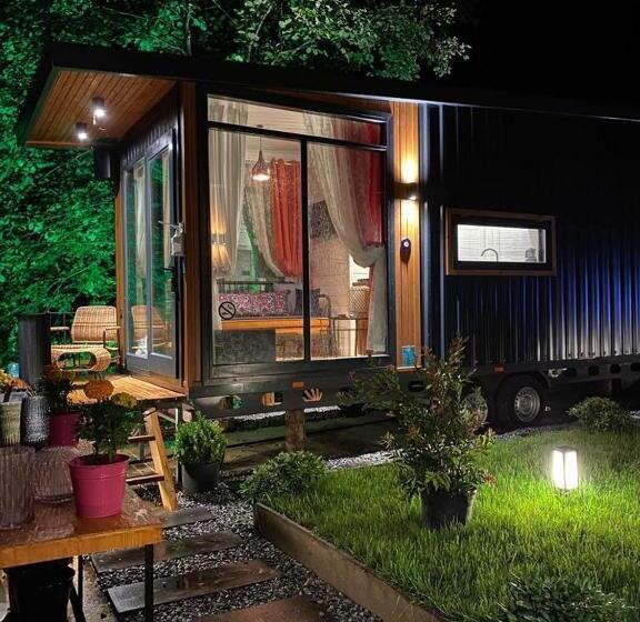 패밀리 스위트, Vagona Tiny House