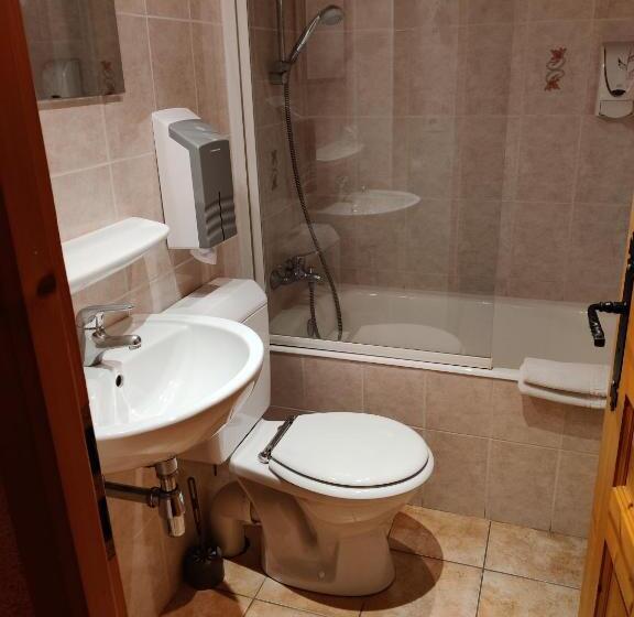 اتاق استاندارد سه نفره, B&b La Seigneurie