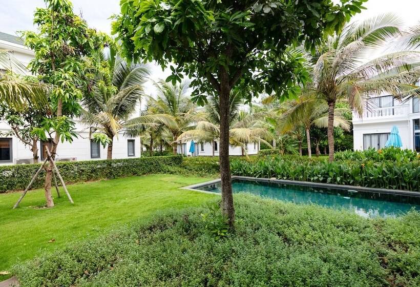 ویلای 3 خوابه با چشم‌انداز باغ, Le Palmier Ho Tram Resort