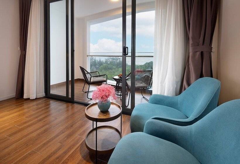 اتاق لوکس با چشم‌انداز دریا, Le Palmier Ho Tram Resort